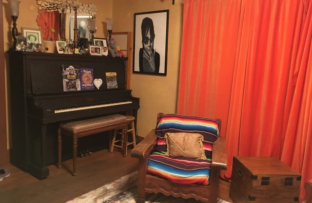 Berkeley Craftsman, vegetarian home, Academics welcome, 99% Walkability Rating.