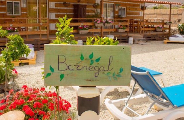 BERNEGAL MONEY BAÑERA CLIMATIZADA PISCINA Y JARDIN