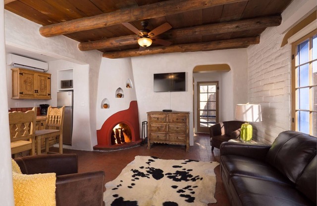Besos - Walk to the Plaza, Kiva Fireplace