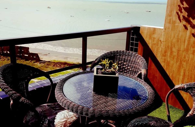 Bessa Waterfront Apartment