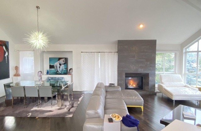 Best Central Modern Luxury Executive Home - Quiet Oasis with an Urban Vibe