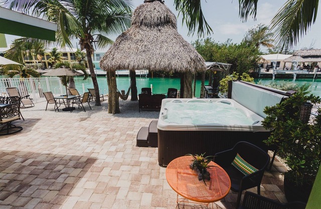 Best Deals in Duck Key . 2 Bedroom/2 Bath w/40' 'Dock, Trailer Storage Incl,