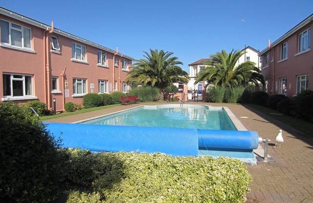 Best location! 2 mins from Paignton's sandy beach and pier. Outdoor heated pool