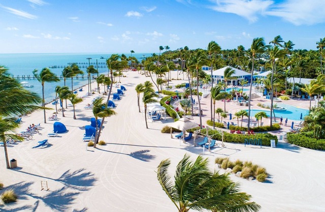 Best Location! Beachfront Property with Outdoor Pool, Pets are Welcome!