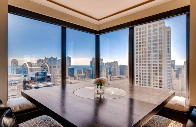 Best Location! Luxury 51st FL Amazing Views of Lake & City, Hotel-like Amenities
