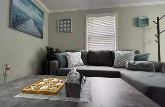 BEST Location-Spacious Luxury Oasis-Free Wine