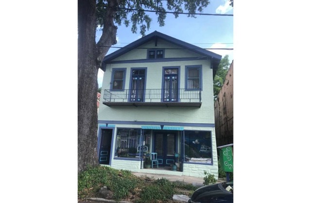 Best of Both Worlds: 3 Minute Ferry Ride to FQ. Mardi Gras week available!