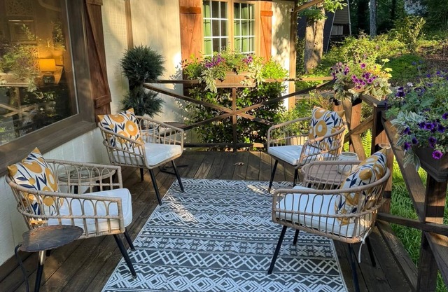 Best of GA Award Nominee! Cozy Lakefront Retreat w/Hot Tub, Fire Pit