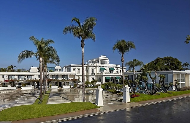 Best Place to Unwind! Comfortable Unit, Onsite Pool, Parking & Beach Access!