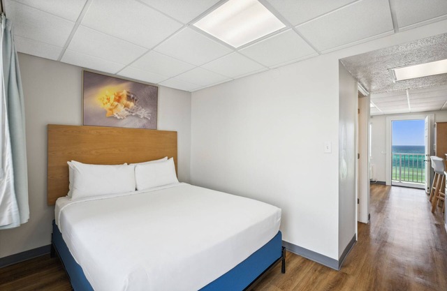 Best Place to Unwind! 2 Comfortable Units, Kitchenette, Free Parking, Pool