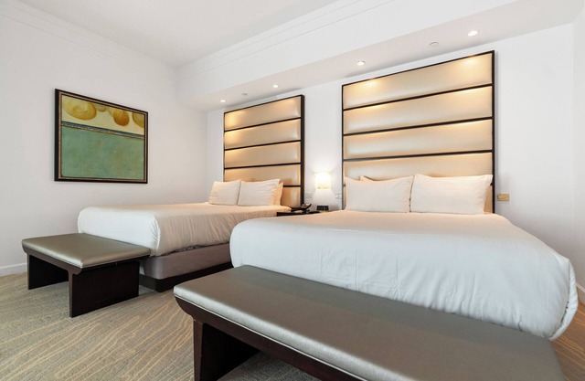 Best Rates! Fontainebleau Sorrento 2 Queen Beds w/Sofabed. Free Spa Passes/Valet
