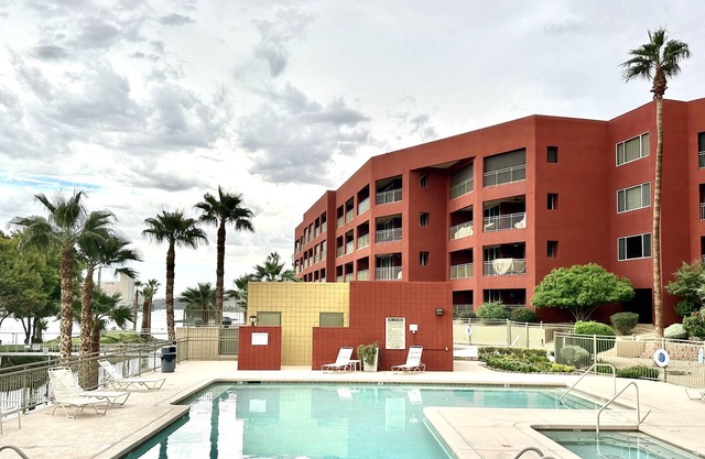 Best Riverfront Condo w/ boat launch, pool, & spa!