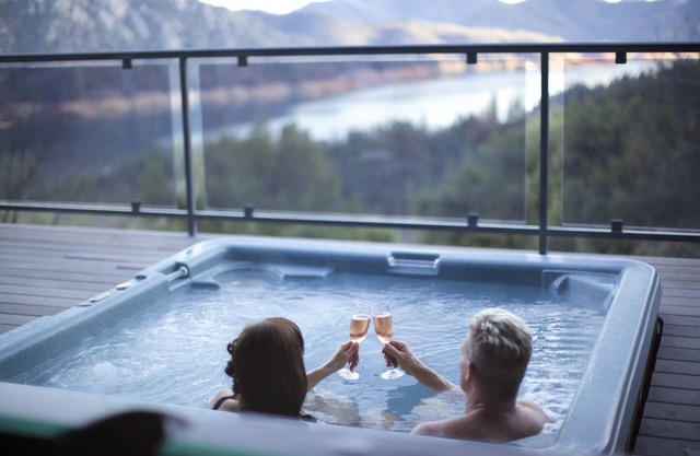 Best Romantic Getaway on Lake Shasta. Amazing Views, No Neighbors.
