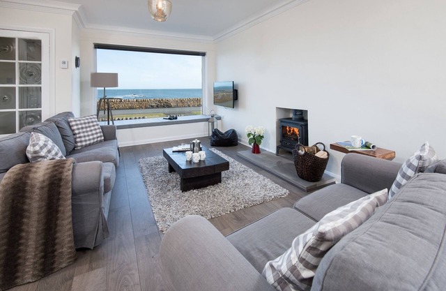 Best Sea Views- The Beach House, Beadnell, Northumberland - Fabulous Sea Views