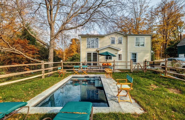 BEST TOWN ROXBURY! PoshPadsCT"TOPHET 3BR"Ski,Heated Winter Pool/Spa,Bikes,GasBBQ