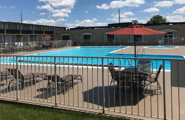 Best Value, Quality Stay! Outdoor Pool, Parking Onsite, Breakfast, Pets Allowed