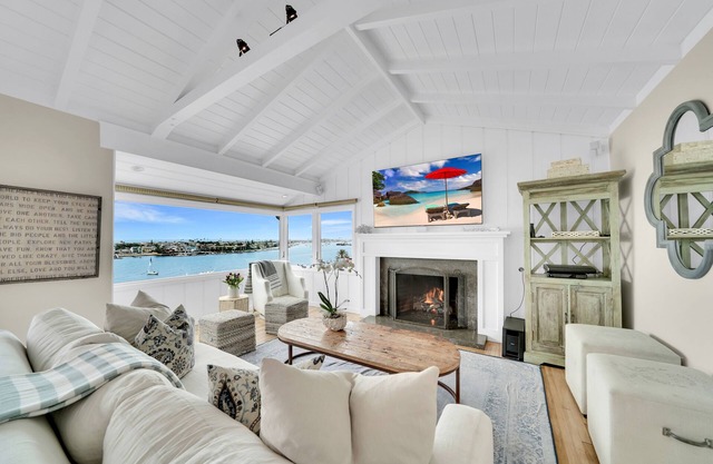 Best View In All Of Newport/CDM Beach Cottage