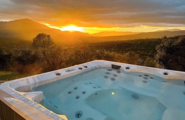 Best views in town. Hot tub. Pool table. Fireplace