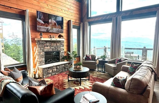 Best Views, pool, hottub, theater,arcade, games,sleeps16