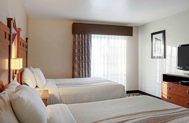 Best Western Plus Riverfront Hotel & Suites