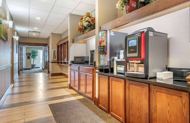 Best Western Plus Bridgeport Inn