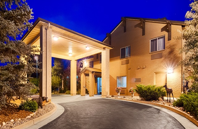 Best Western Plus Deer Park Hotel & Suites