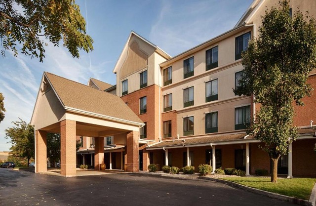 Best Western Plus Kalamazoo Suites