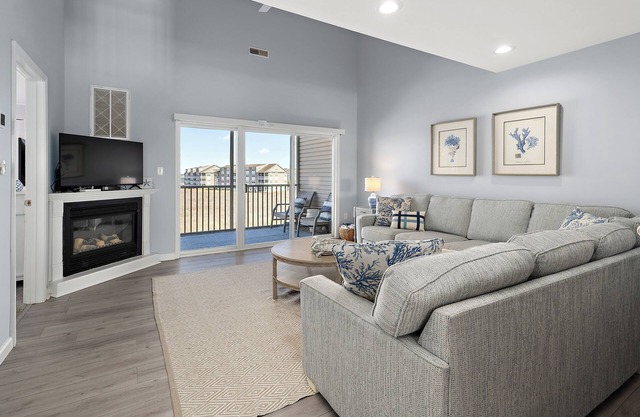 Bethany Bay Hideaway: Spacious, Modern 4 Bed 4 Bath Condo, Water & Wetland Views
