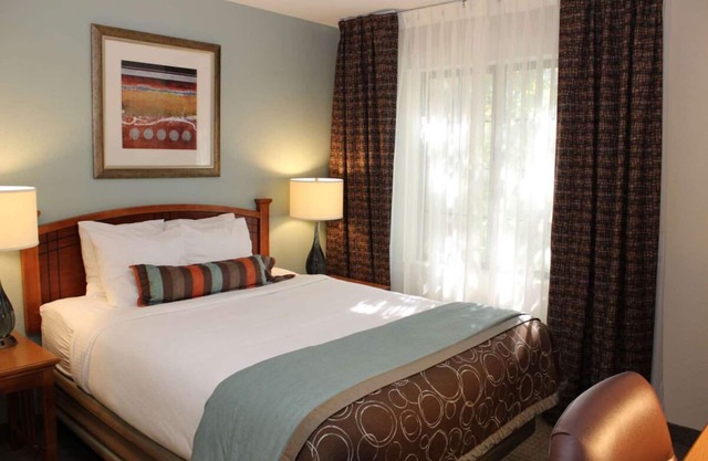 Better Choice for your Vacation! 2 Posh Units, Free Breakfast, Outdoor Pool!