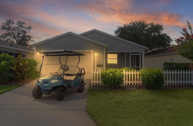BETTER THAN A 5 STAR HOTEL WITH GOLF CART IN THE VILLAGES TOTALLY REMODELED