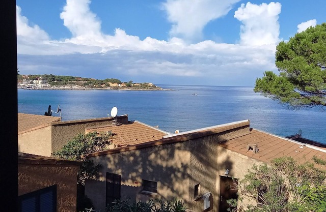 Between CALVI and ILE ROUSSE