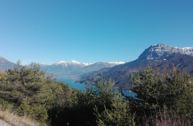 Between Lakes and Mountains