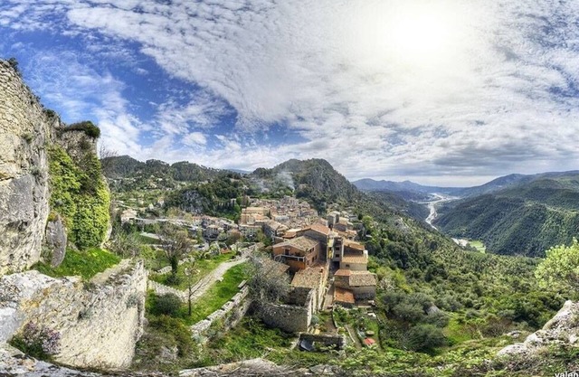 BETWEEN SKY AND EARTH, Gilette near Nice