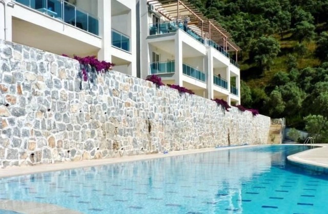 Beutiful well kept complex, close to beach, in a peaceful location.
