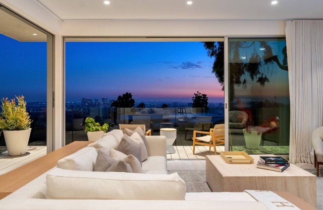 Beverly Grove Modern - Modern Estate w/Japanese Garden & LA Views