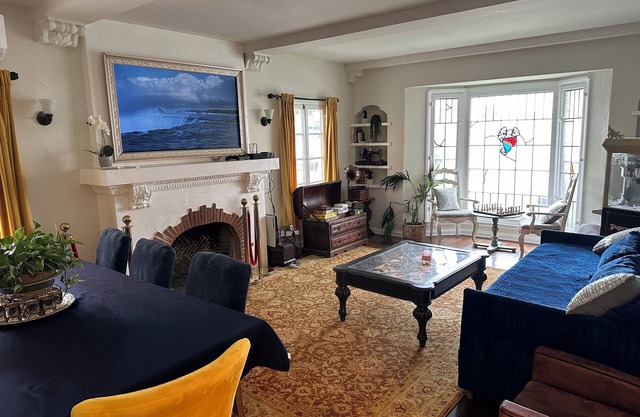 Beverly Hills Adjacent 3-bedroom house with AC in Los Angeles