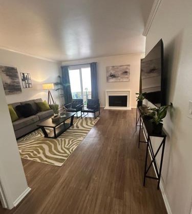 Beverly Hills City Vibe 1 br Apt w Parking 324