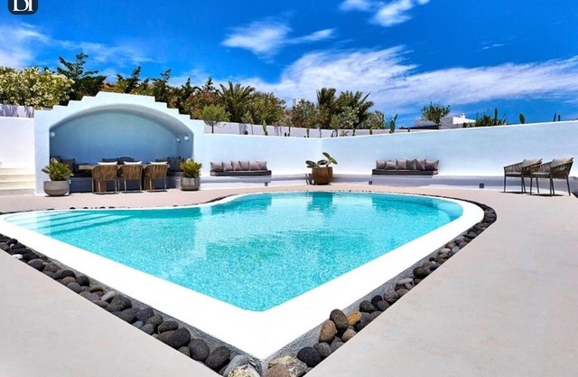 BH323 - C - Villa Santorini