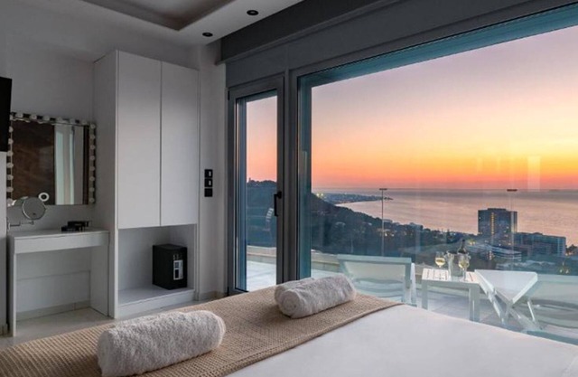 BH522 - C - Suite Rhodes