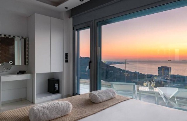 BH523 - C - Suite Rhodes