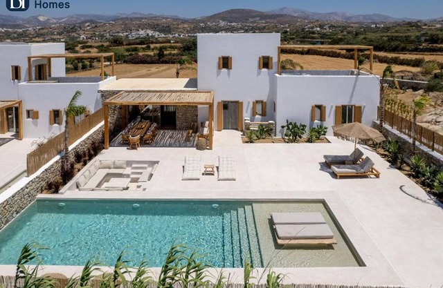 BH641 - R - Villa Naxos