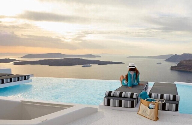 BH658 - C - Suite Santorini