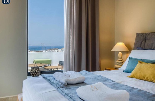 BH672 - C - Suite Naxos