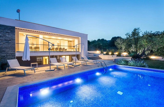 BH986 - R - Villa Chalkidiki