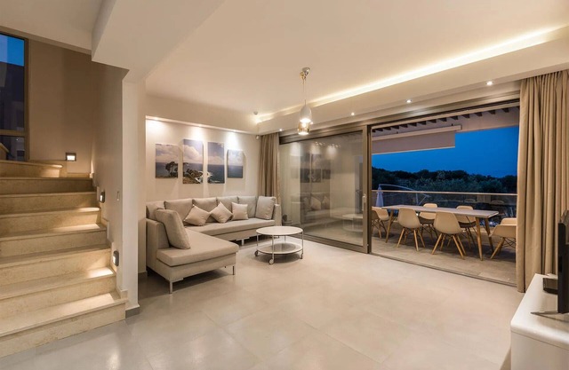 BH987 - R - Villa Chalkidiki