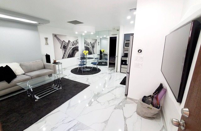 *Biarritz Downtown - Pool, 2 Spa's,Tennis - Walk to All-5 ☆ Top Location*