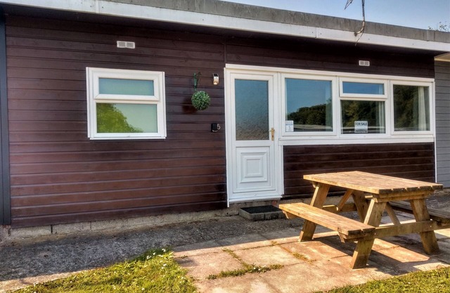 Bideford Bay Buck's Cross Devon chalet own patio on well maintained holiday park