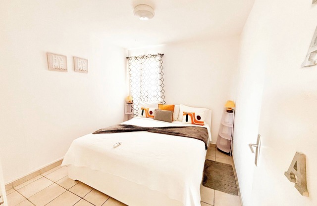 Big and Bright 3BD apt in the Center of Saint-Martin