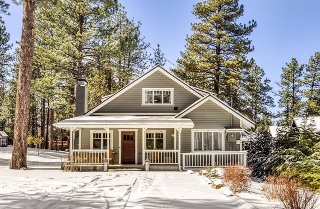 Big Bear Farmhouse With Spa, Gameroom & Pool Table