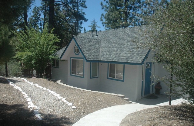 Big Bear Lake Charming Cabin